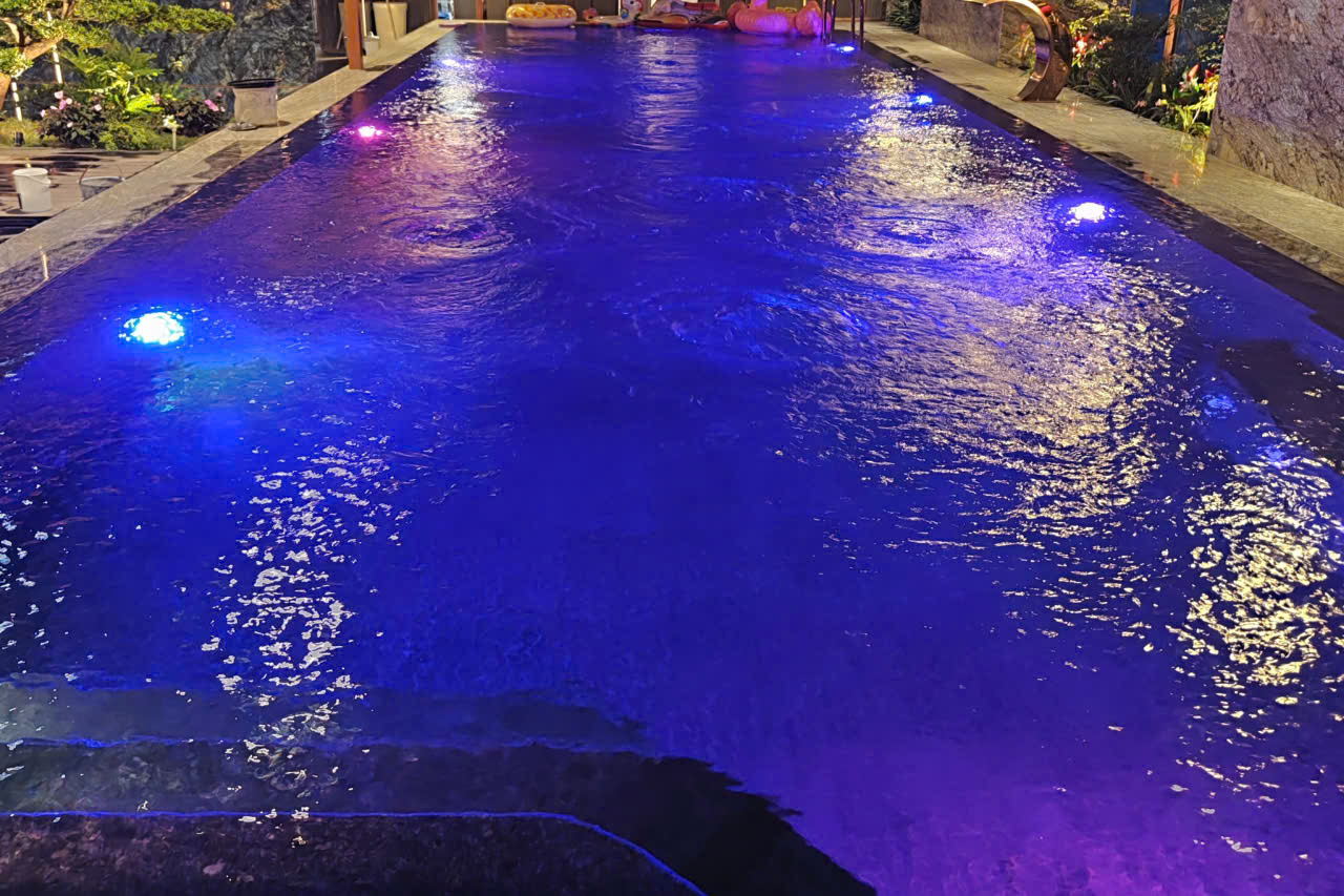 đèn led bể bơi thông minh