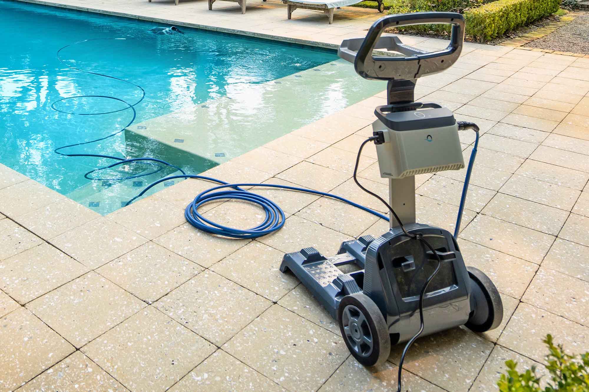 robot vệ sinh cho bể bơi